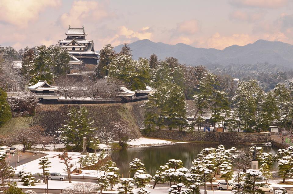 matsue-castle-in-the-snow-south-side.jpg